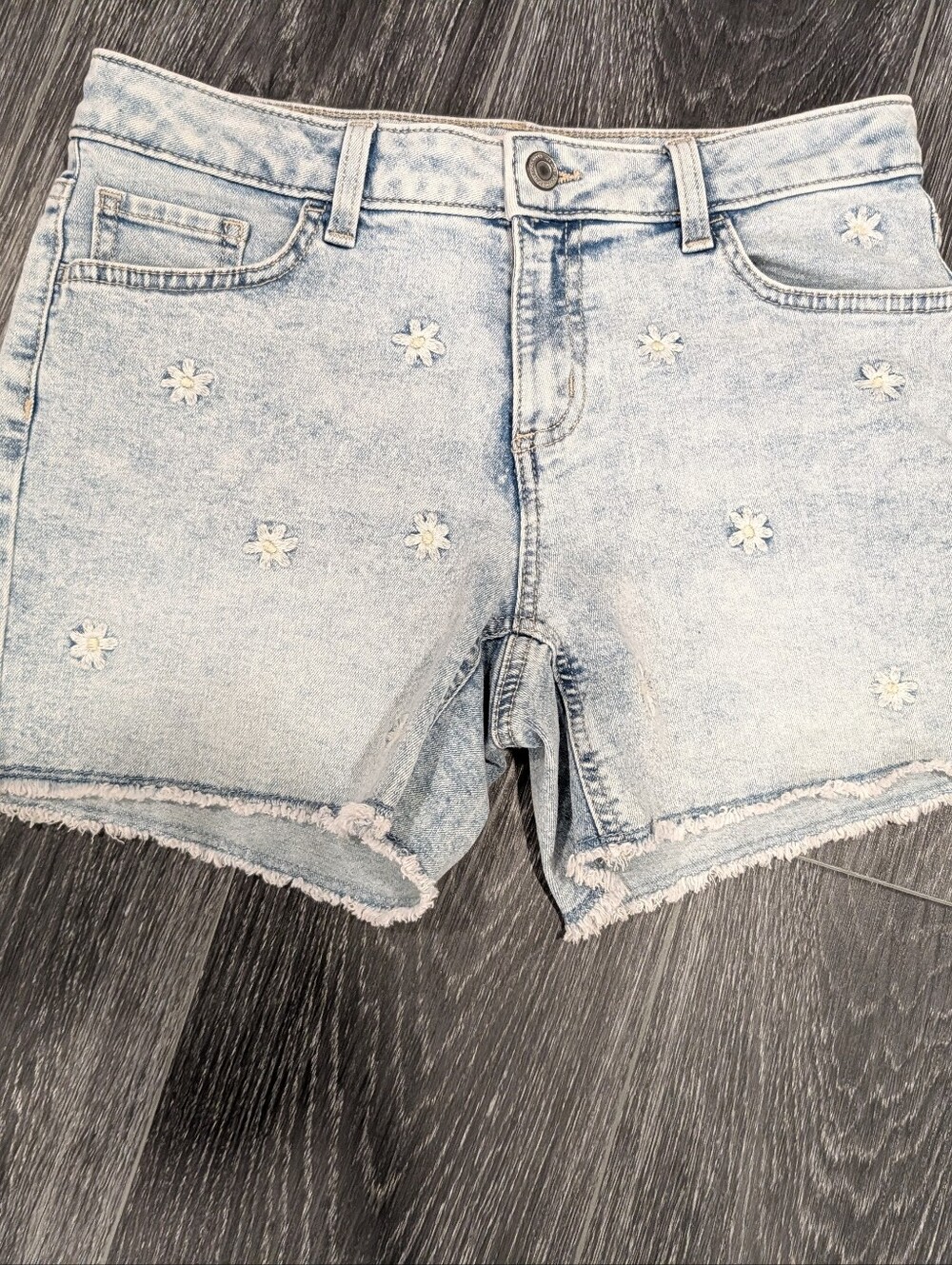 Light Wash Daisy Embroidered Women’s Denim Shorts